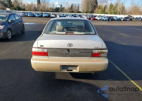1997 Toyota Corolla Base z USA, uszkodzony, nr VIN 1NXBA02E7VZ664788